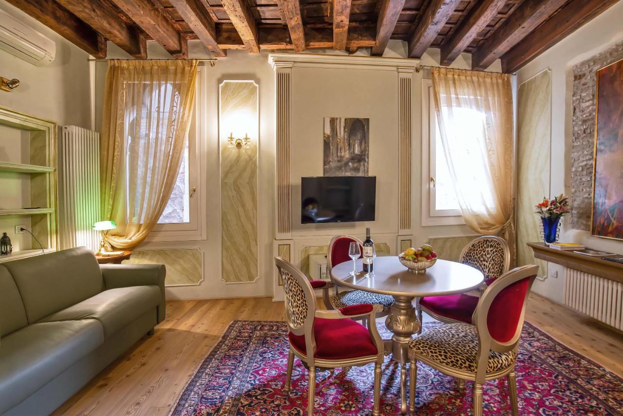 Sant'Angelo - Fenice Apartments In Венеция Экстерьер фото