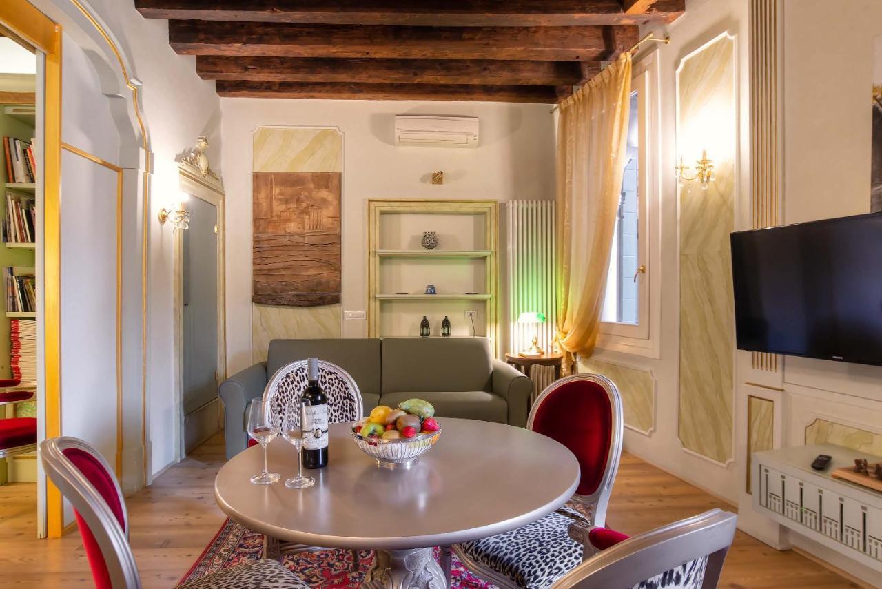 Sant'Angelo - Fenice Apartments In Венеция Экстерьер фото
