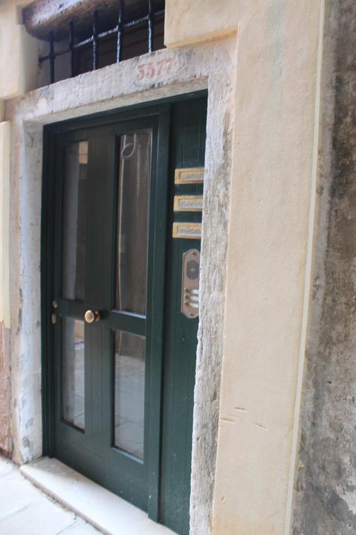 Sant'Angelo - Fenice Apartments In Венеция Номер фото