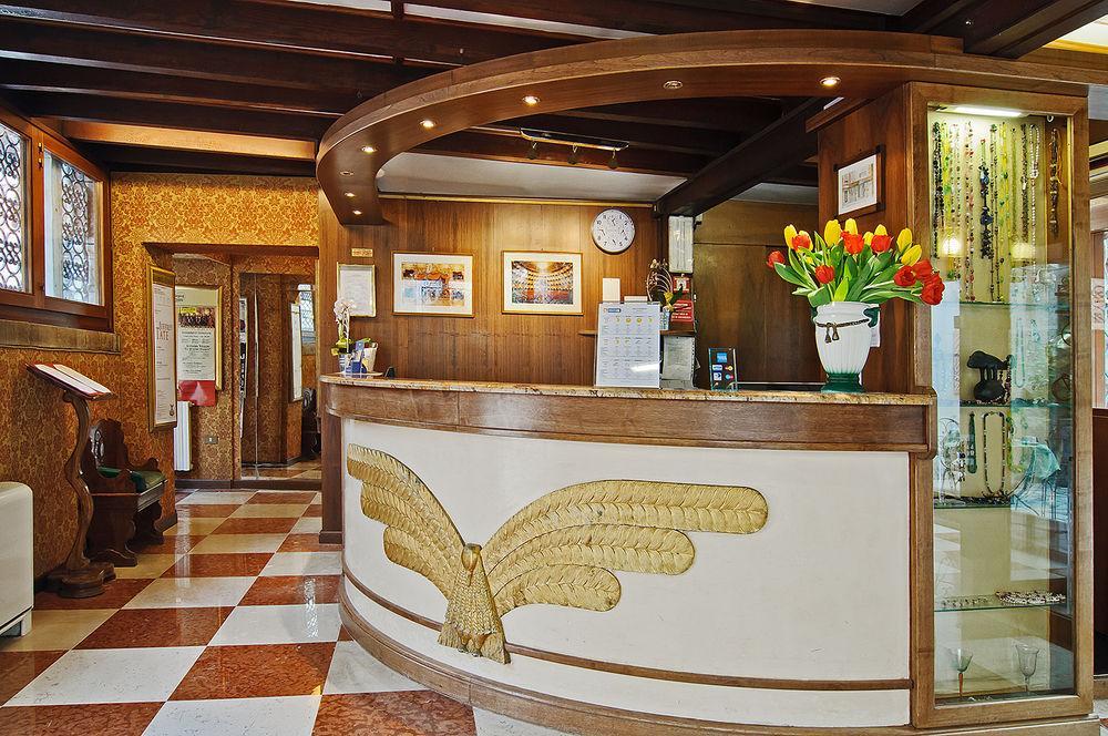 Sant'Angelo - Fenice Apartments In Венеция Экстерьер фото