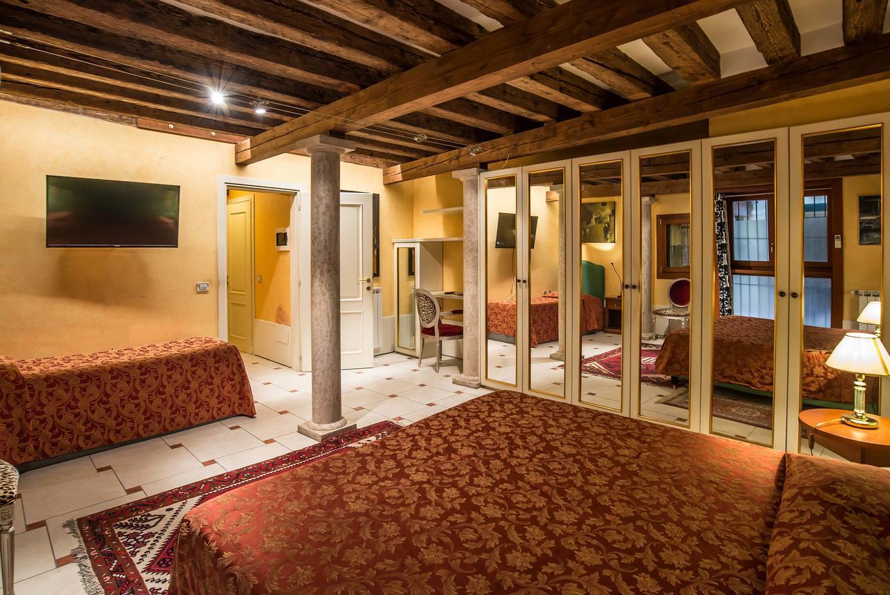 Sant'Angelo - Fenice Apartments In Венеция Экстерьер фото