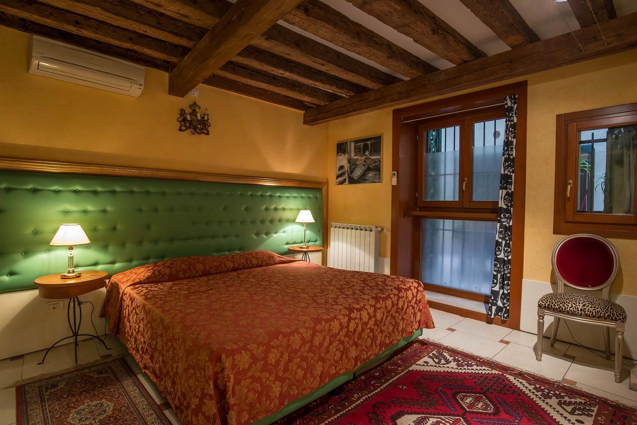 Sant'Angelo - Fenice Apartments In Венеция Экстерьер фото